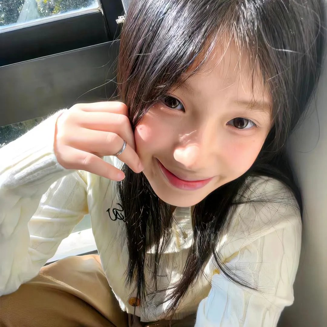 红衣小女孩